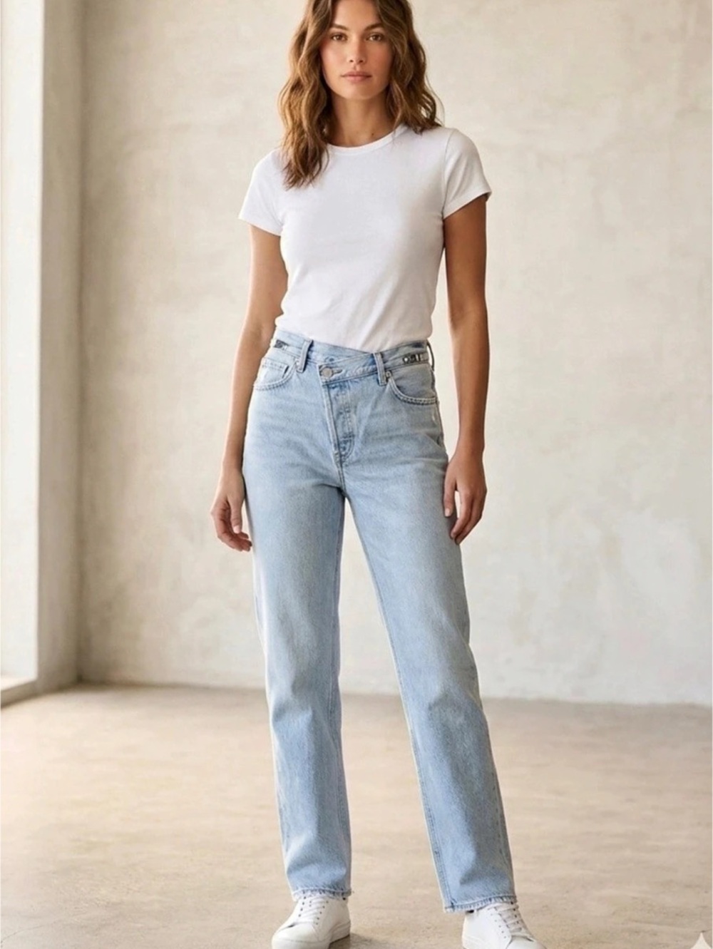Abercrombie & Fitch The 90s Straight Ultra High Rise Blue Straight Leg Jeans